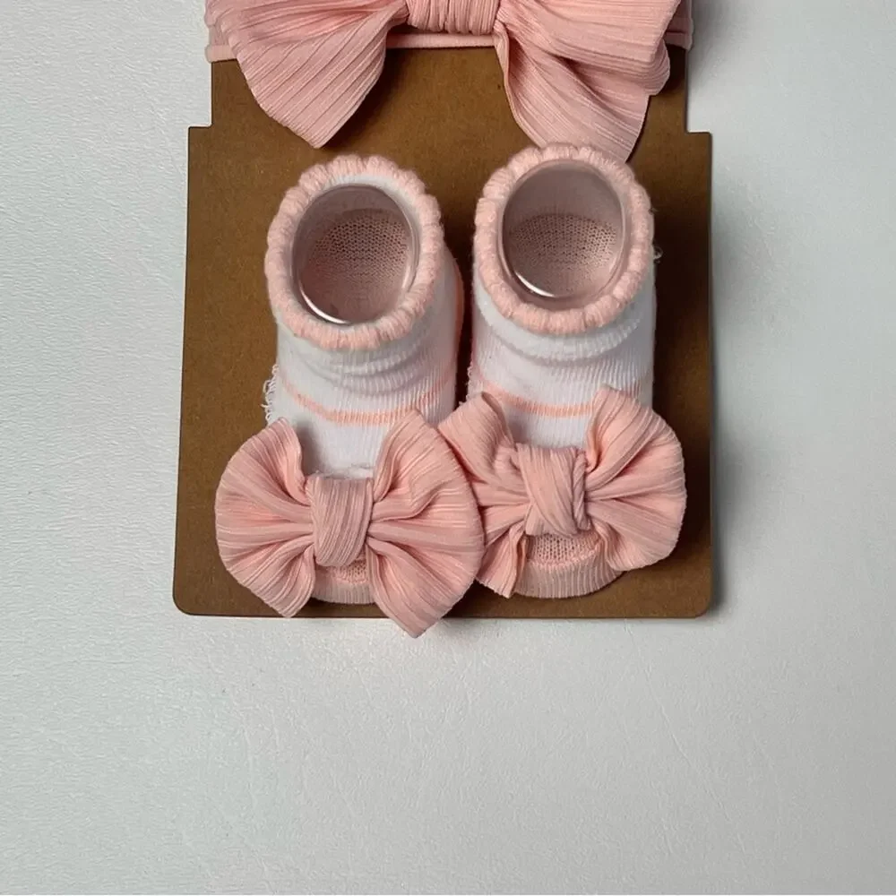 So Dorables Baby Girl’s Headerap and Booties Sz 0-12M